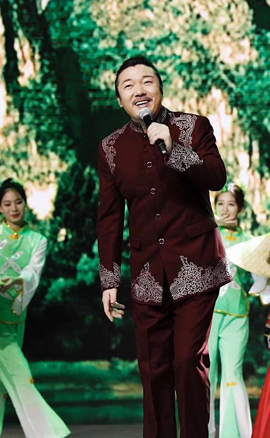 韩冰云朵合唱献新春祝福浓郁民族风表达团圆愿望