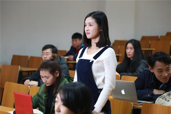 杨翊灵剧照