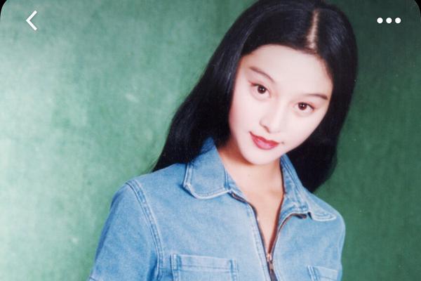 组图:范冰冰晒豆蔻年华青涩旧照 天生发量惊人婴儿肥可爱