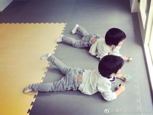 Jenson会戴着领巾