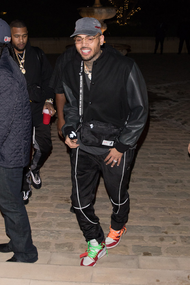 据外媒报道,28岁的克里斯-布朗(chris brown)与31岁的印尼华裔歌手杨