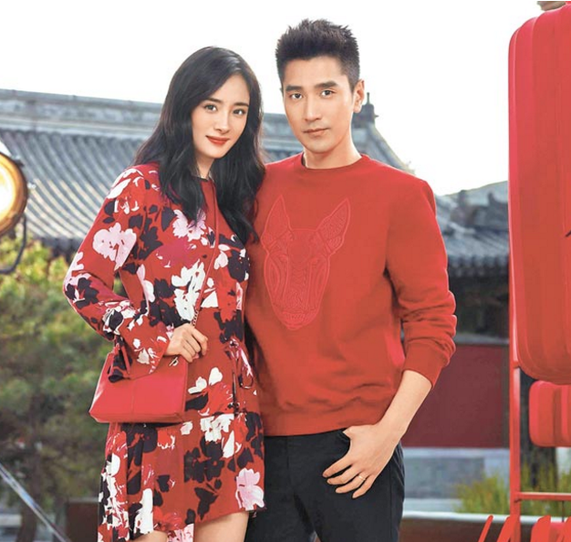 赵又廷杨幂合体代言。