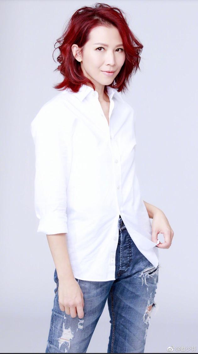 蔡少芬晒新旧对比照那时候青涩现在成熟