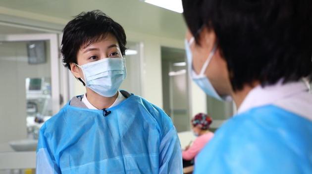 阳光使者徐梵溪了解患者情况