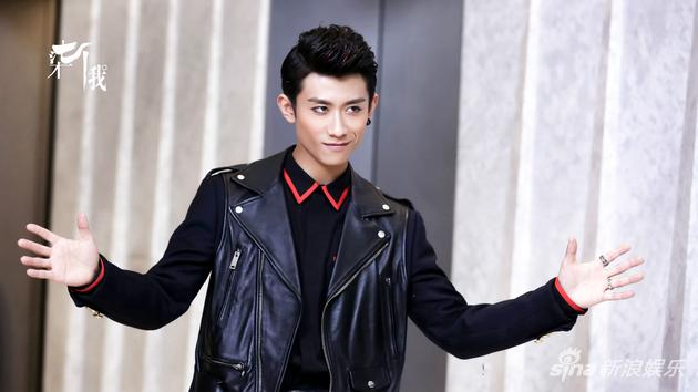 张一山《柒个我》深情吻戏_手机新浪网