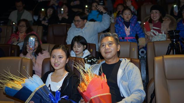 观众为李杨“点亮”