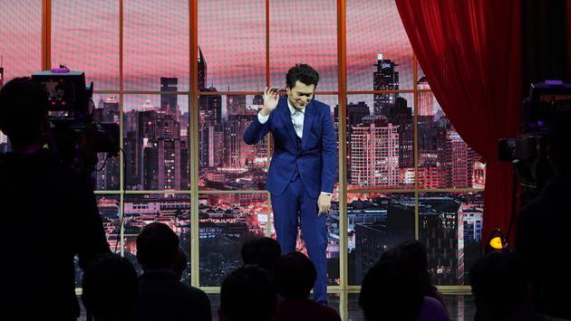 《欢乐颂》主持人摔断腿讨说法  反遭小沈龙调侃