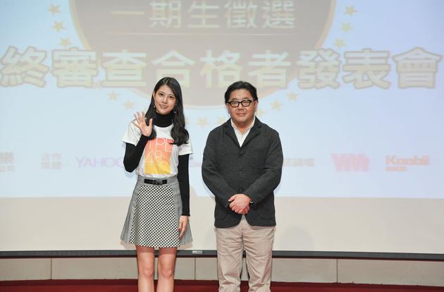 秋元康与阿部玛利亚