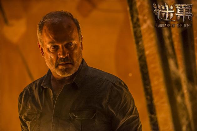 梅森飘忽的眼神让人捉摸不定