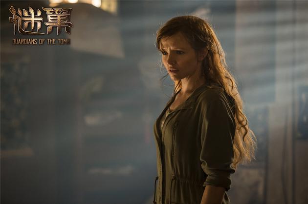 探险小队成员米莉紧锁眉头