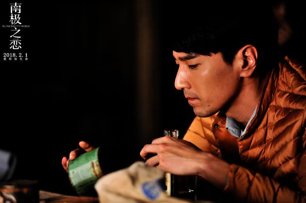 赵又廷小屋眉头紧锁