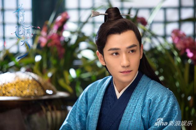 朱一龙饰花无谢