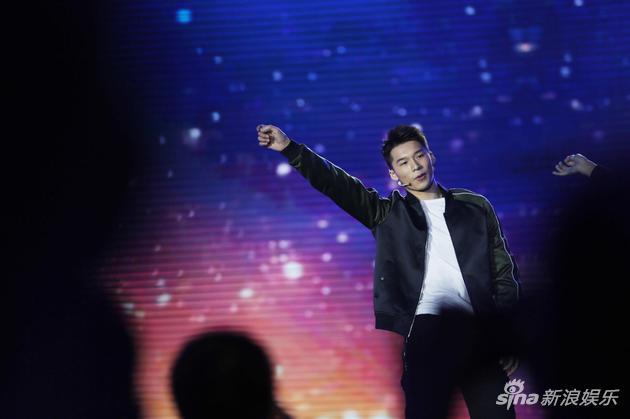 奥运冠军陈艾森首秀Fina国际泳联年度颁奖盛典