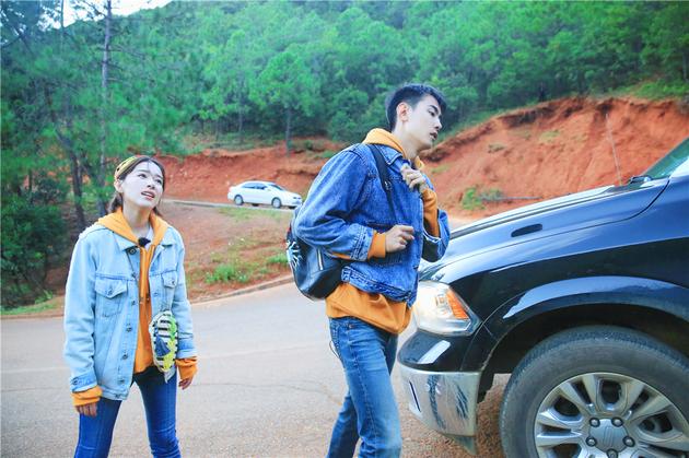 阚清子、纪凌尘下山