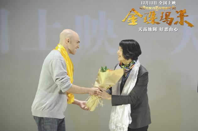 电影《金珠玛米》观众献花