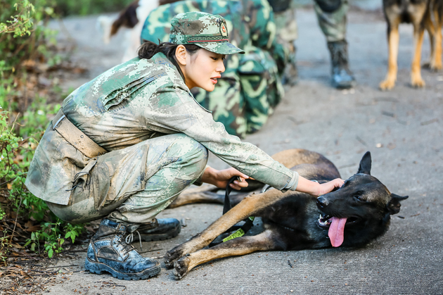 赵一诺秉持运动员精神成功挑战野外训练