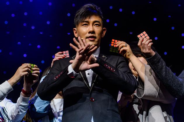 魔术师甄泽权魔术师甄泽权魔术师甄泽权新浪娱乐讯 中国香港魔术大师