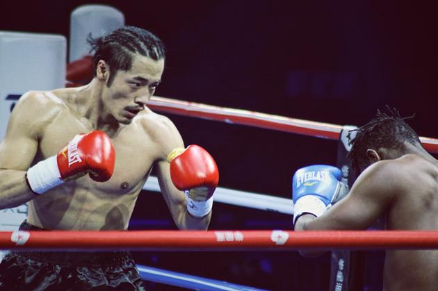 薛皓文2分29秒tko获胜 跨界首秀胜利归来