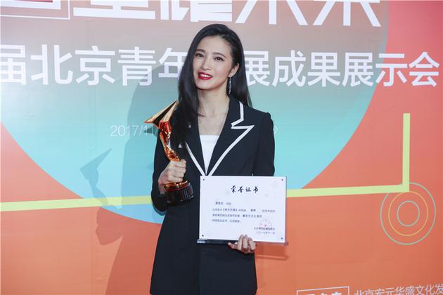龚蓓苾亮相影展 凭《缺失的爱》获最佳女主角_手机新浪网