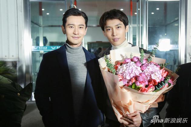 黄晓明与王天野合照