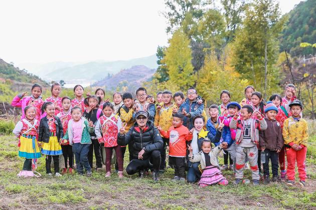 汪峰离任前留交接信 蔡国庆引进新支教老师|让世界听见|蔡国庆|汪峰_新浪娱乐_新浪网