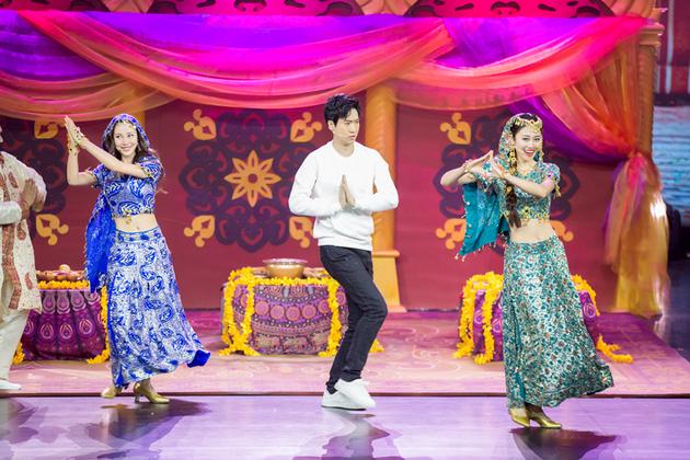 韩云云展现舞蹈才华