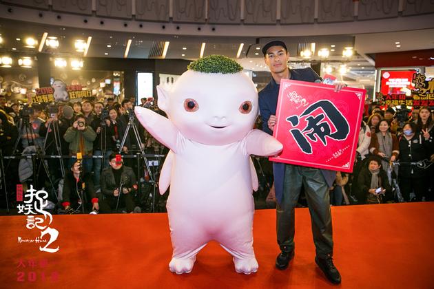 8、杨祐宁、胡巴与上海观众大合影