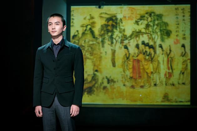 陈晓登台介绍守护国宝文物