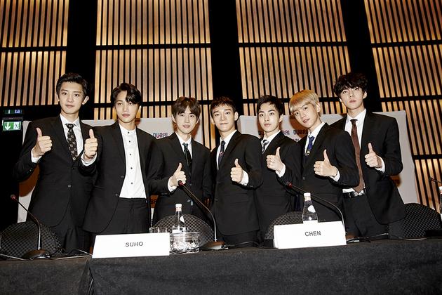 EXO出席迪拜喷泉秀记者会