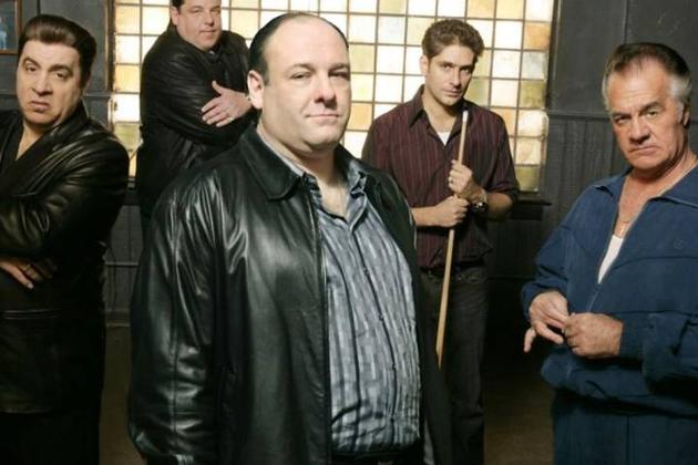 摘要:影片剧本来自《黑道家族》之父大卫·蔡司,及该剧编剧之一