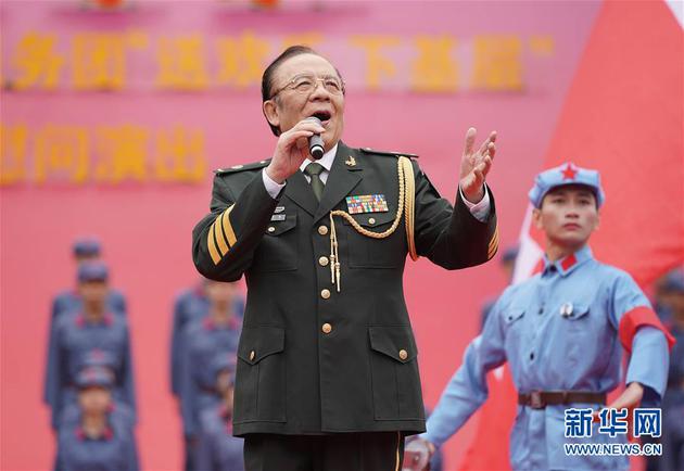 杨洪基赴澳门慰侨演出:活到老,为侨胞唱到老