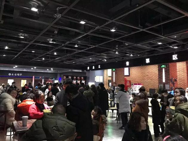 大年初一,安吉一家影院现场观众爆满(每经影视记者 毕媛媛摄影)