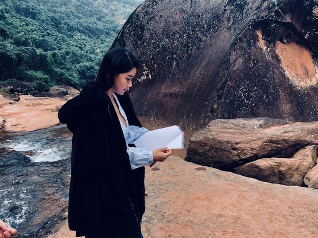 张暖雅电影《追日危情》拍摄中