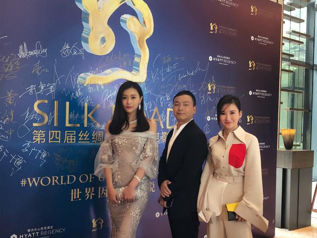 《天下第一镖局》导演陶盟喜携主演李蓝妮、何梓铭亮相丝绸之路国际电影节闭幕式