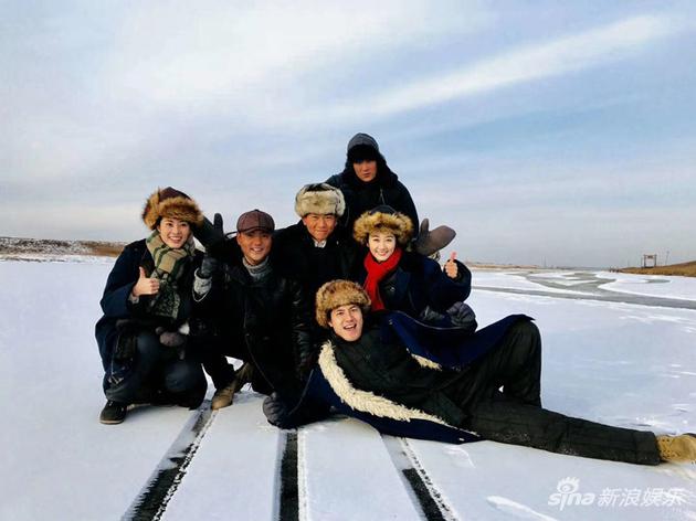 《共和国血脉》主创雪地合照