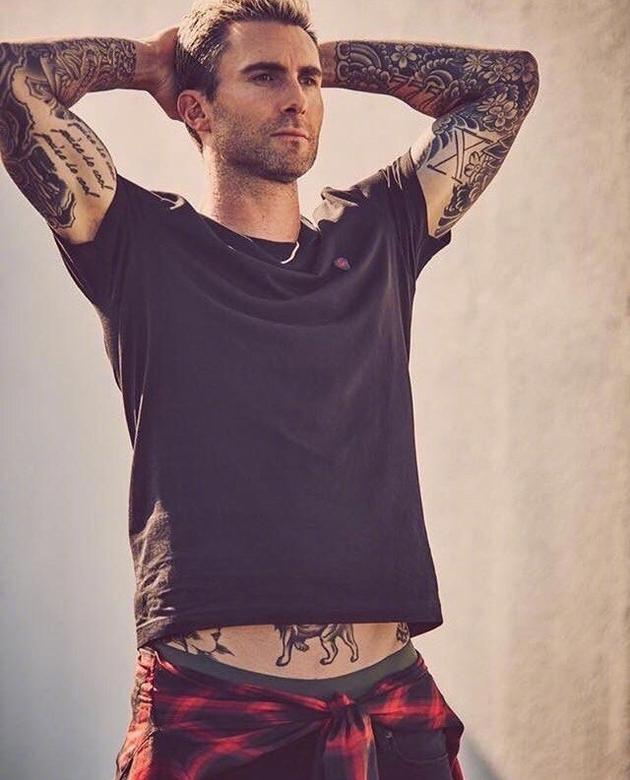 恭喜骚当小南瓜魔力红主唱亚当61莱文二胎得女