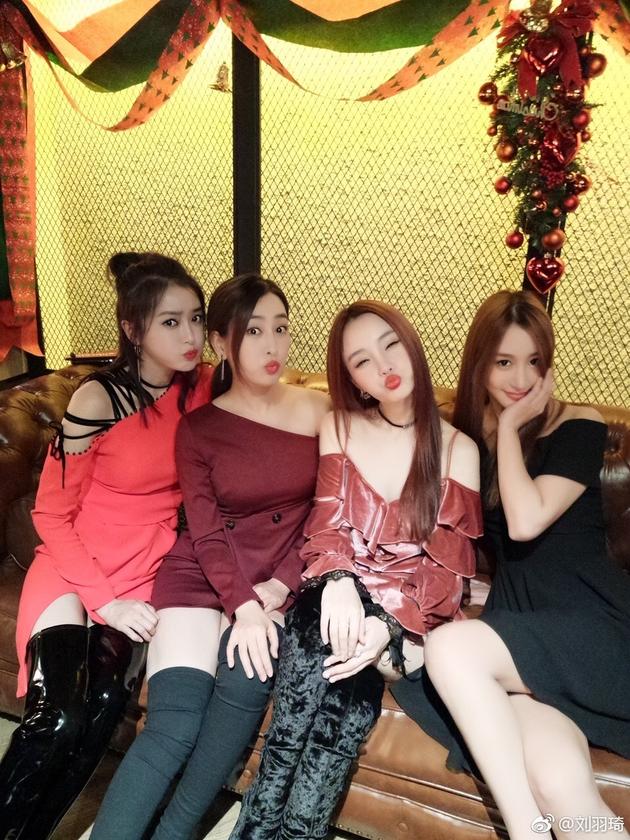 刘羽琦马苏合伙开店与李小璐秦岚众闺蜜开心聚会