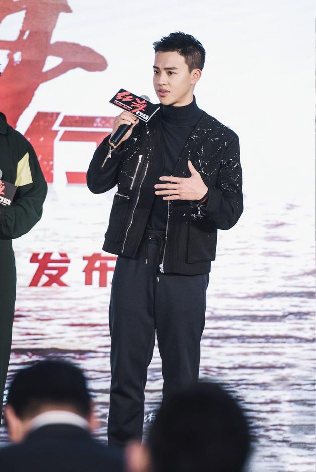 尹昉亮相《红海行动》发布会