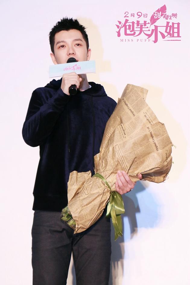 王栎鑫与杭州同学分享片场趣事