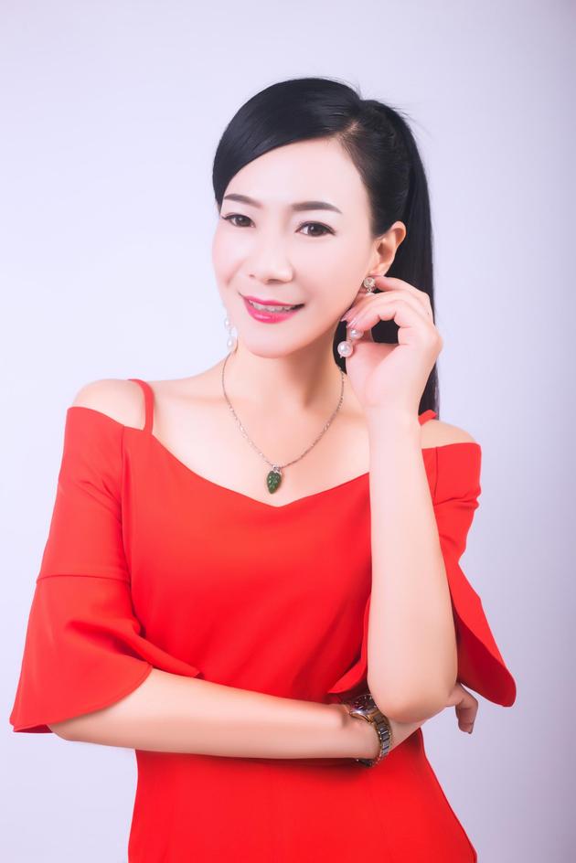 叶子出演电影兄弟饰演高冷帅气的女主角