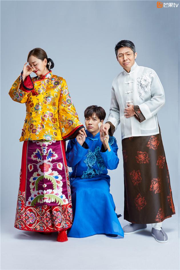 《明星大侦探3》杨蓉王嘉尔撒贝宁搞怪合照