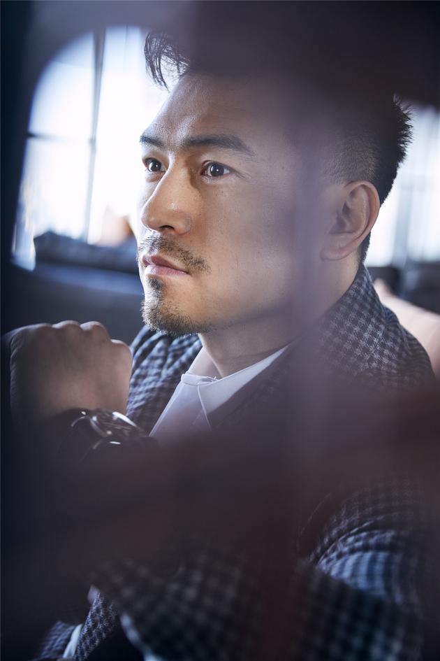 纪焕博出席《解忧杂货店》发布会 尽展熟男魅力