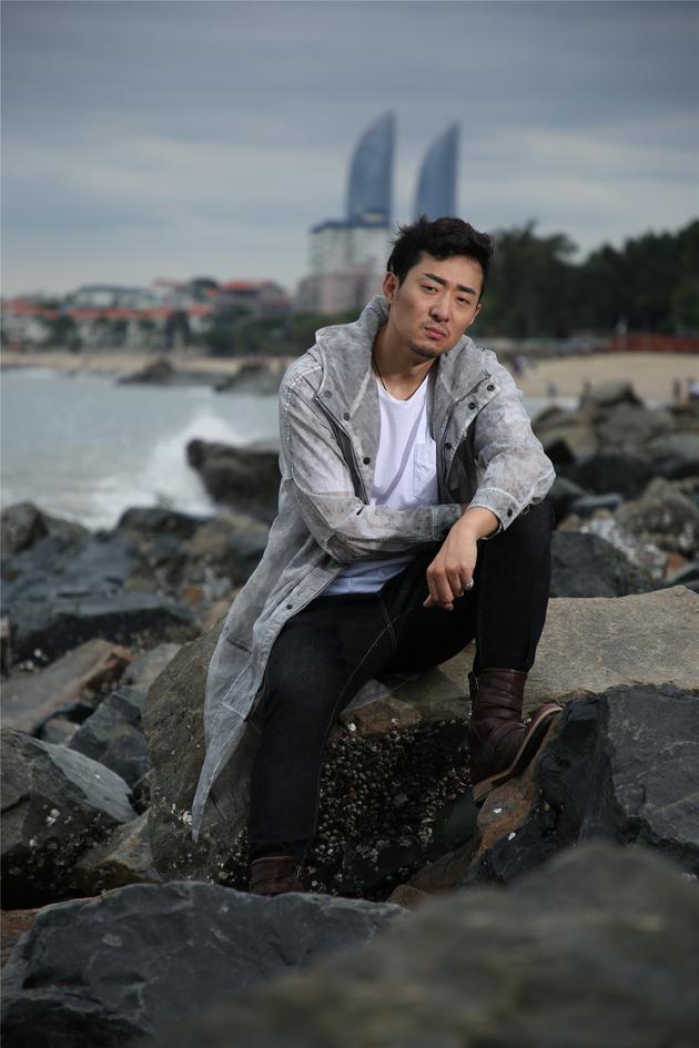 "小孙红雷"胡译仁一改硬汉形象 尽显温情细腻