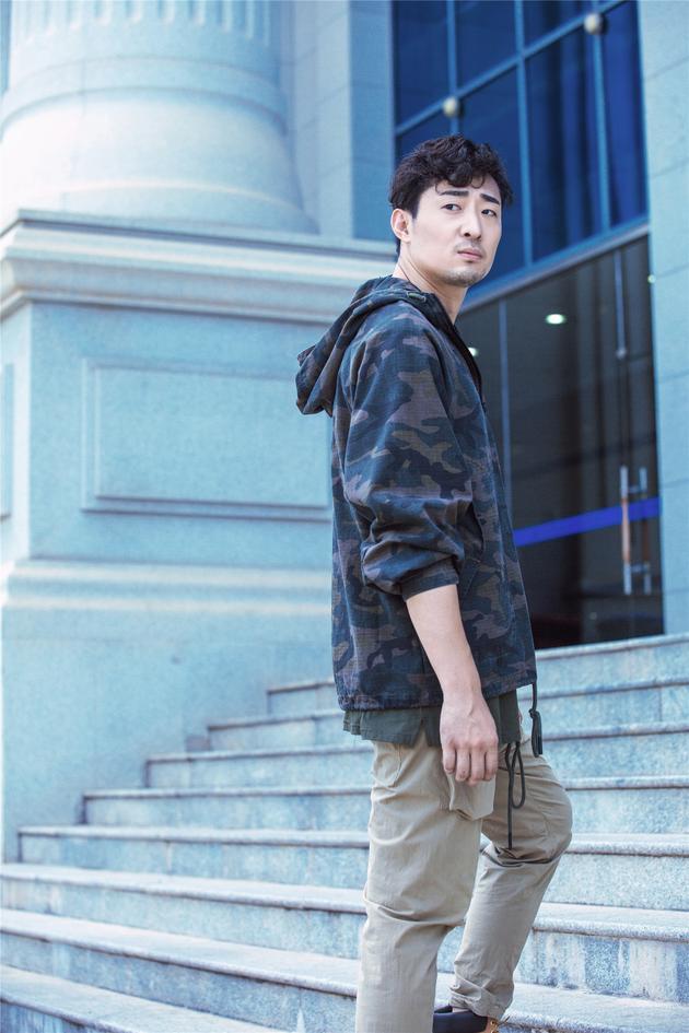 "小孙红雷"胡译仁一改硬汉形象 尽显温情细腻