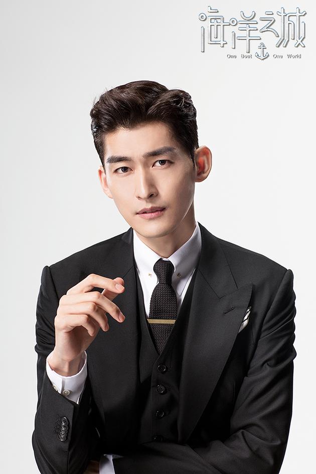 张翰励志演绎首位华人船长