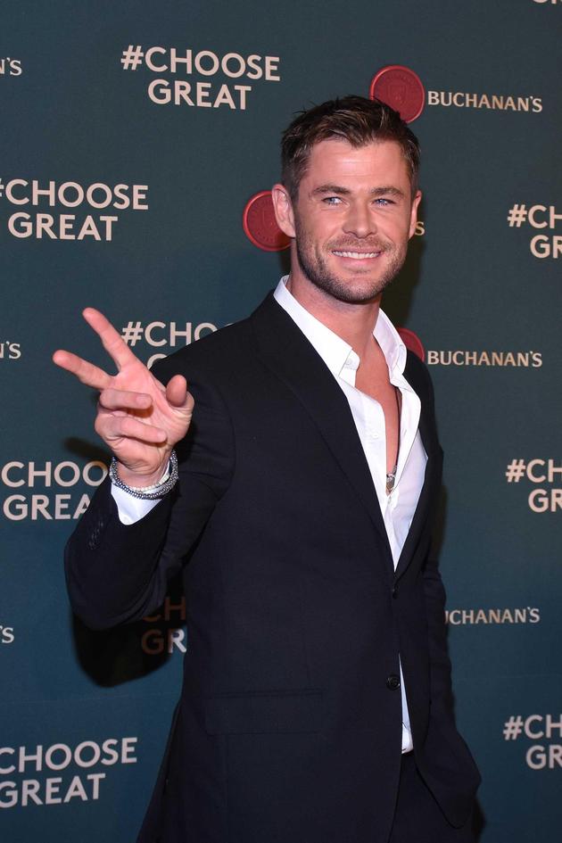 Chris-Hemsworth-Buchanans-Whiskey-Promotion-in-Mexico-City-November-12-2017-6