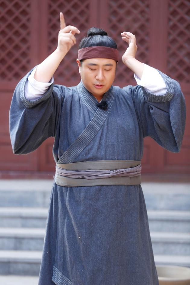 泰维变身管家套路穿越团带领常远践行古礼超逗趣