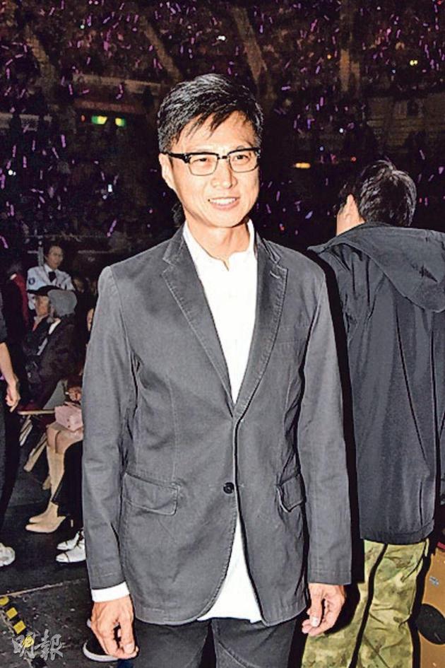 周慧敏老公倪震在现场为老婆打气。