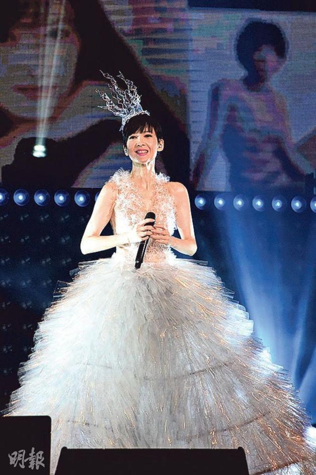 周慧敏的“女神”造型仙气十足。