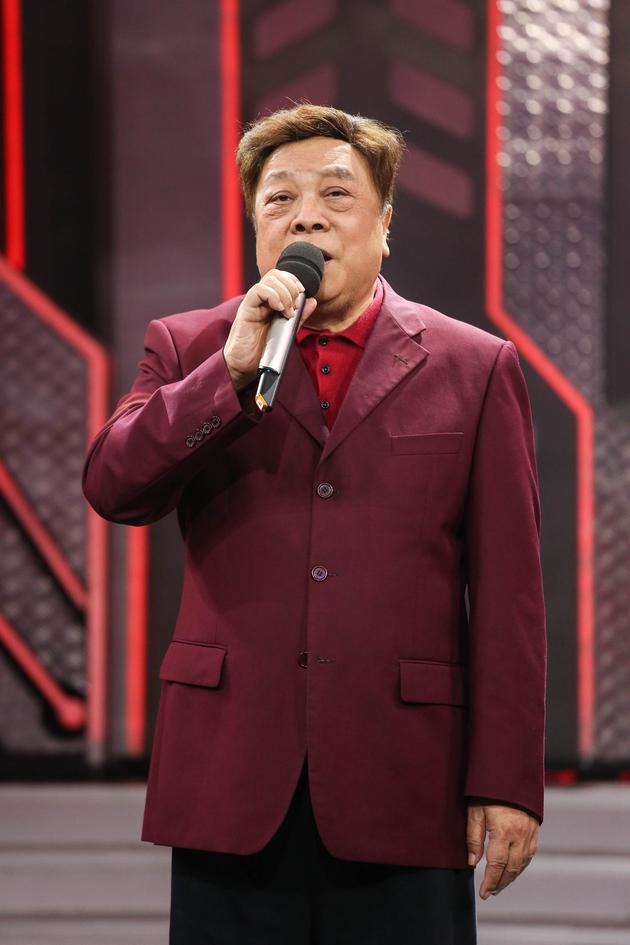 赵忠祥惊喜现身《天天》 献唱经典回忆春晚岁月